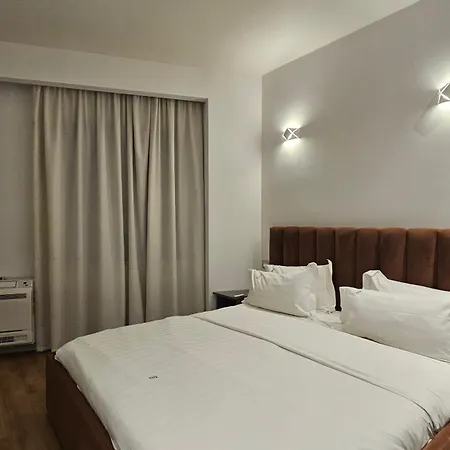 아파트 Tam Mozart Skanderbeg Square 티라나