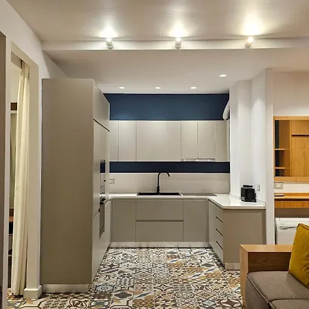 아파트 Tam Mozart Skanderbeg Square