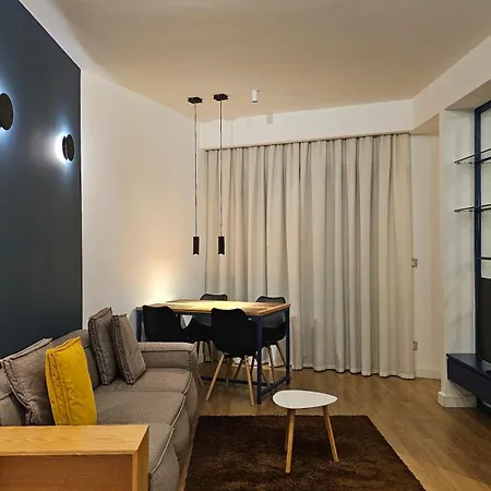 Tam Mozart Skanderbeg Square * 티라나