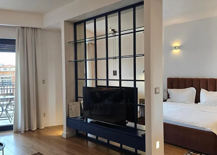 아파트 Tam Mozart Skanderbeg Square