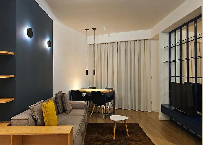 Tam Mozart Skanderbeg Square * 티라나