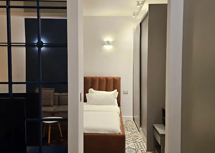 Tam Mozart Skanderbeg Square 티라나