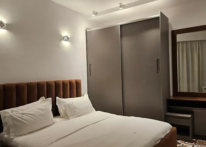 Tam Mozart Skanderbeg Square